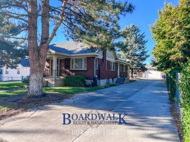 Building Photo - 2247 E Lambourne Ave