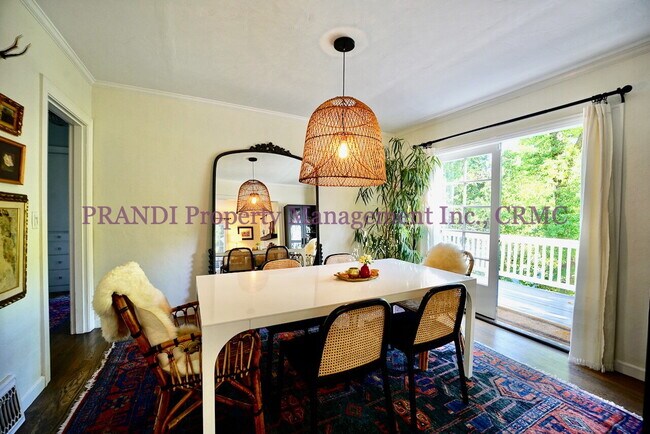 Building Photo - 3-Bedroom, 3-Bath Home with Expansive View...