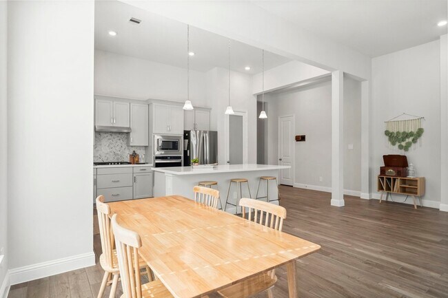 Building Photo - 15949 Hayes Mkt Lp