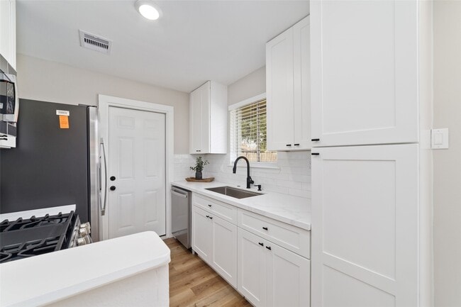 Building Photo - 7706 Deadwood Dr