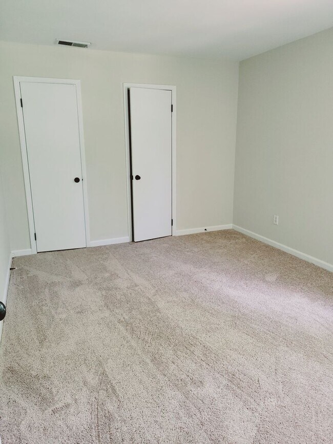 Building Photo - Beautifully Maintained Home in Desirable 35223