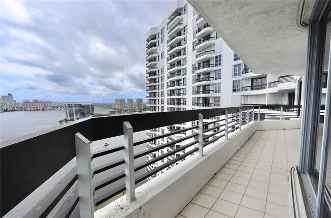 Building Photo - 3530 Mystic Pointe Dr