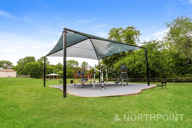 Building Photo - Mesmerizing Single Family Home | 3 BR/1.5 BA | 1-Car Covered Parking | Front and back yard!