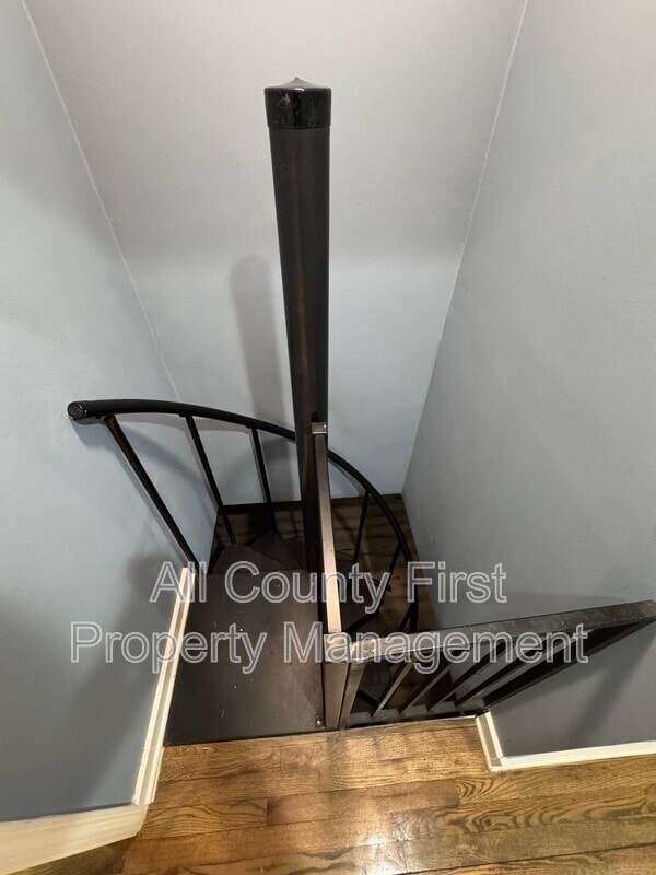 Building Photo - 656 Cedar Ave NW