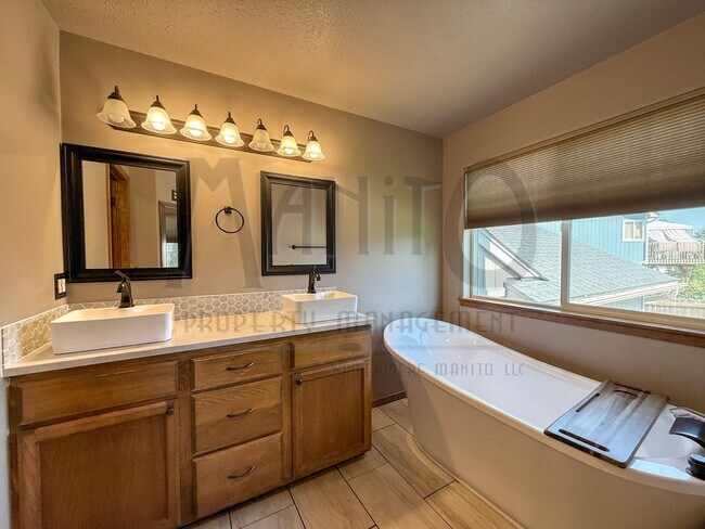 Building Photo - Sprawling Mead Home