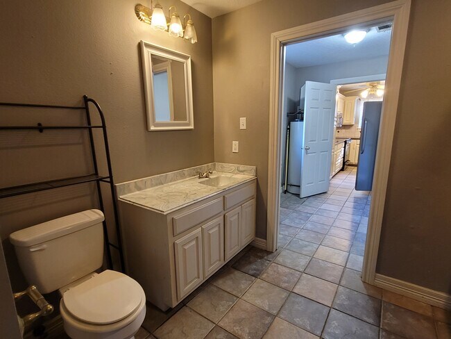 Building Photo - 1 Briar Oak Cir