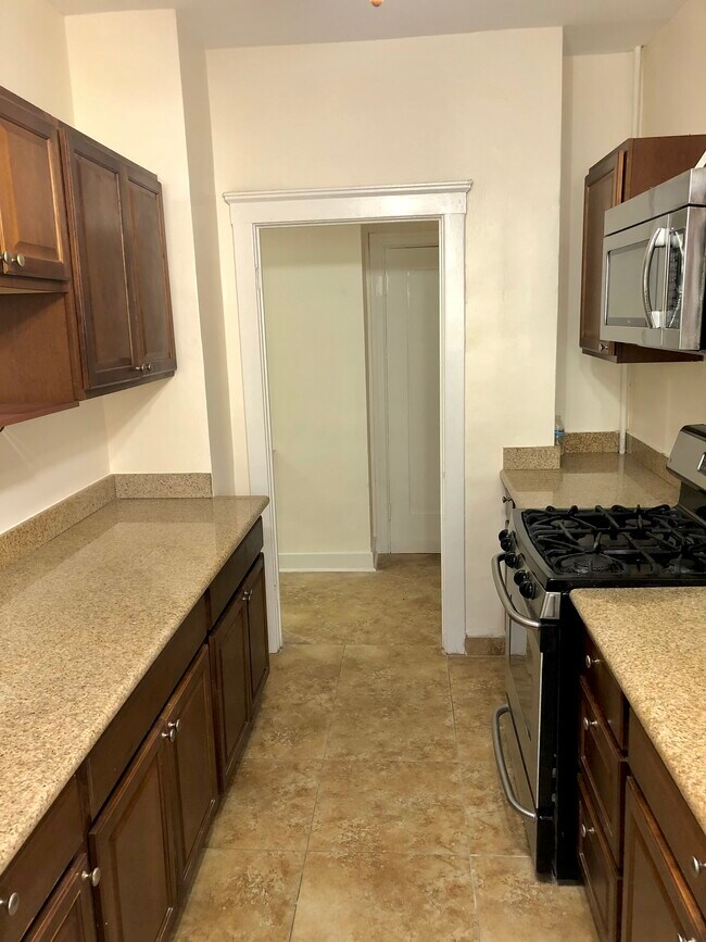 Building Photo - 202 S New Hampshire Ave