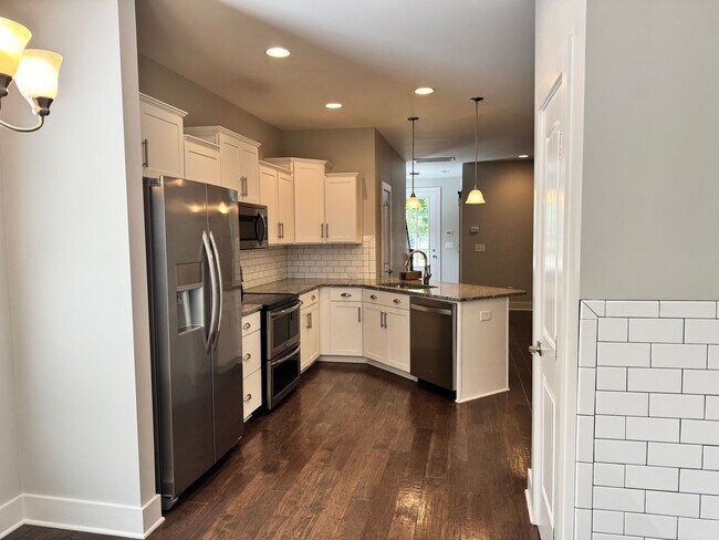 Building Photo - Beautiful End Unit Franklin Townhome