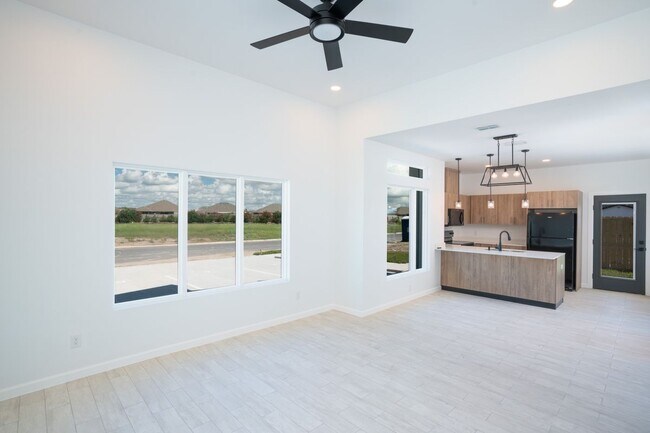 Building Photo - 3548 Hidalgo Cir