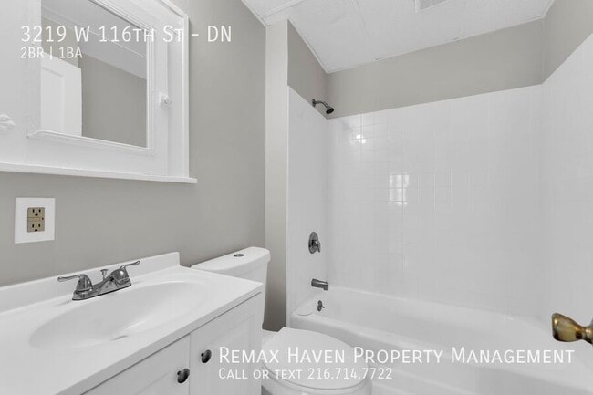 Building Photo - 3219 W 116th St