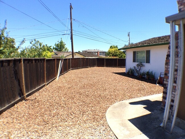 Building Photo - Beautiful 3bed/2ba house on Cul-de-sac. Great location with Cupertino Schools.