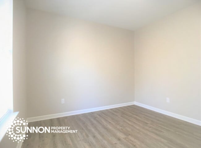 Building Photo - 4 Bed 2.5 Bath in Woodstone with Fenced Yard