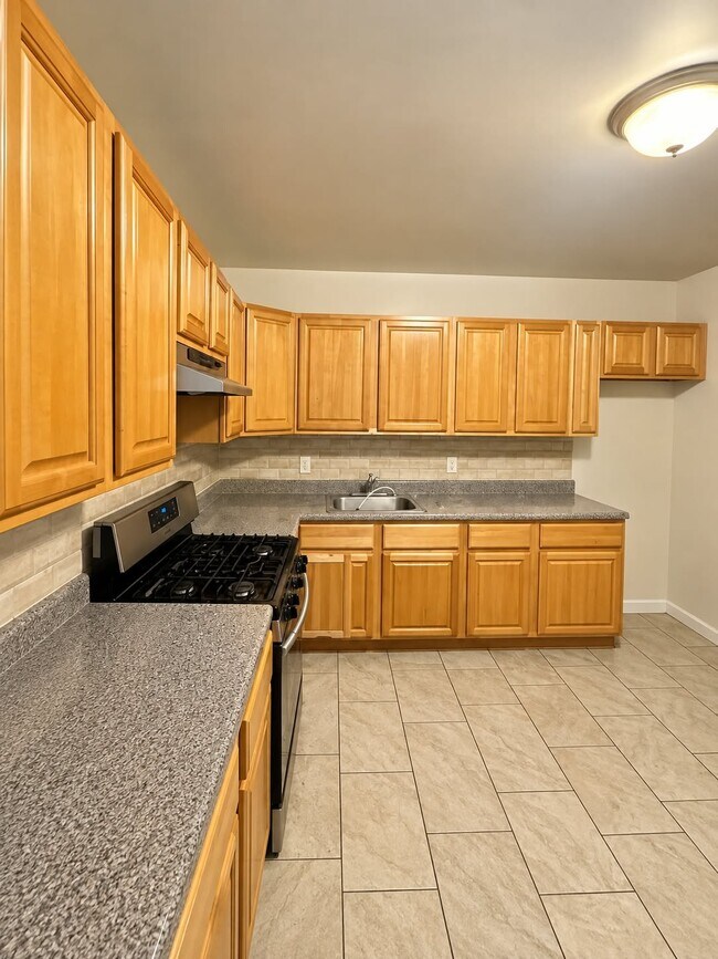 Building Photo - 19 Intervale Pl
