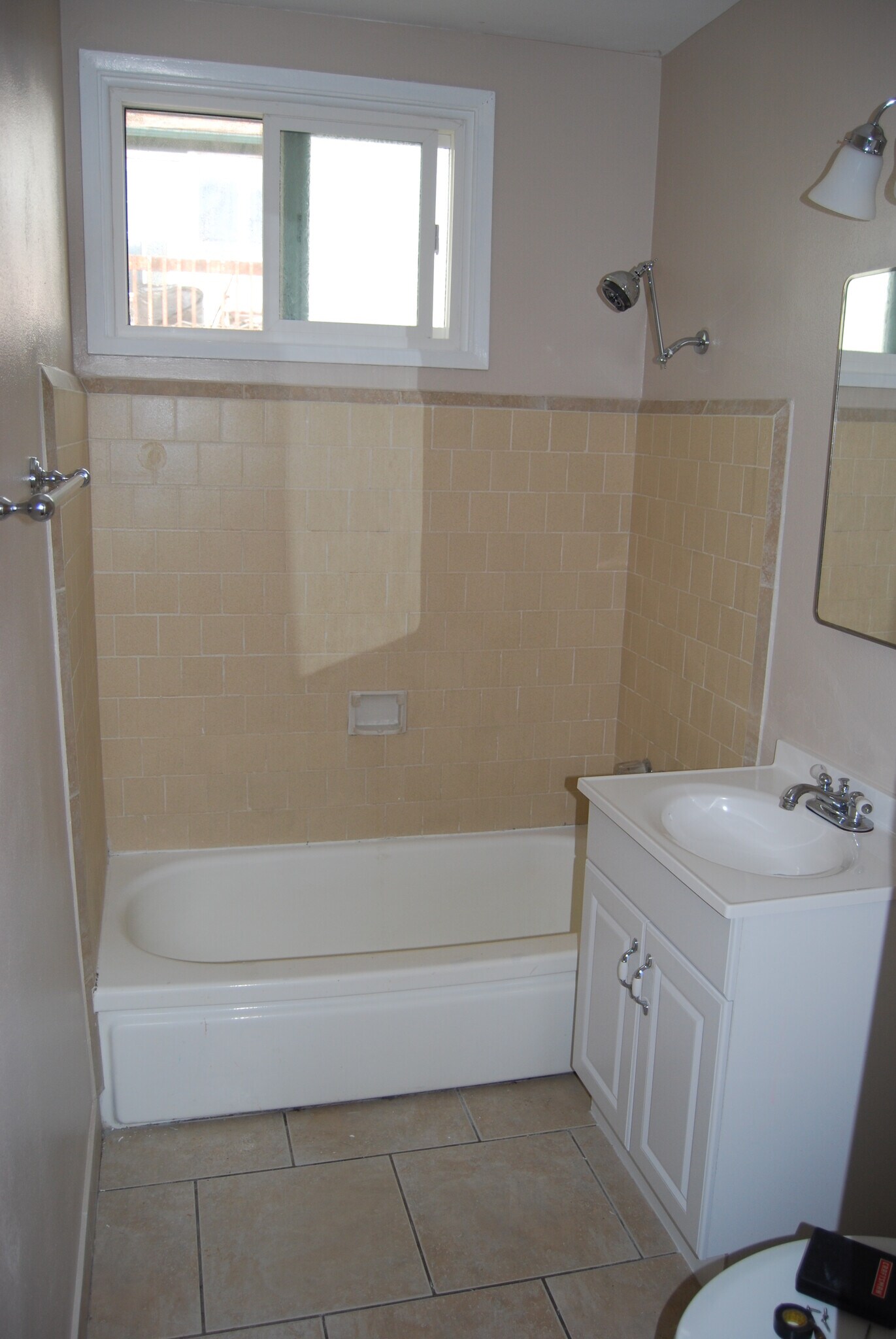 Building Photo - 536 39th W St