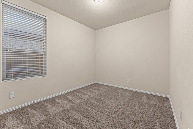 Building Photo - 6621 Hall of Fame Blvd