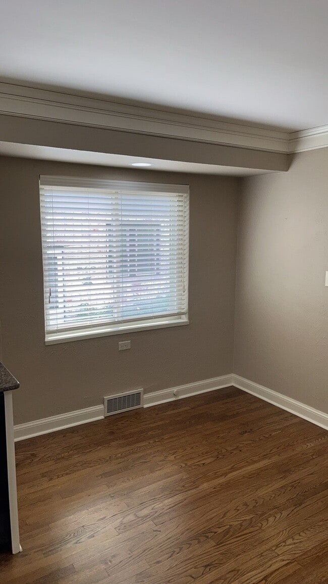 Building Photo - 2400 Hillview Ave