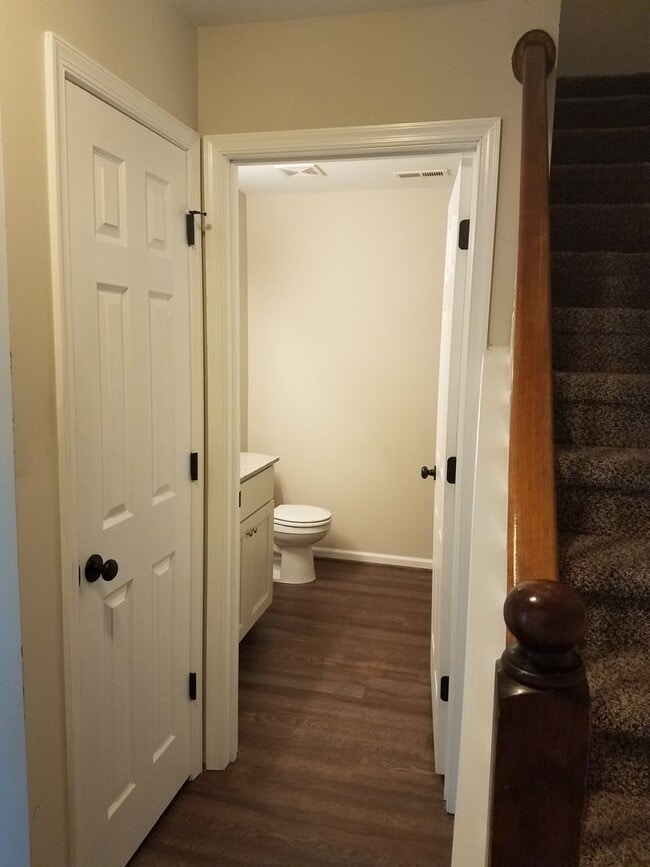 Building Photo - Beautiful 3 Bedroom in Quiet Neighborhood