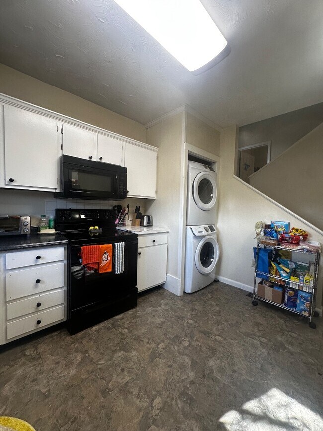 Building Photo - 136 Lorentz St