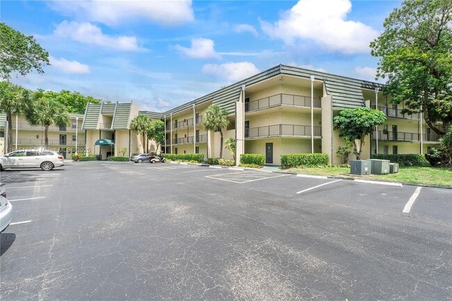 Building Photo - 9091 Lime Bay Blvd