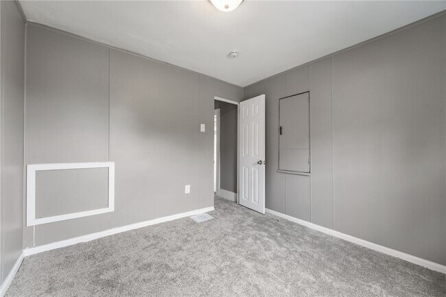 Building Photo - 160 Hazelwood Ave