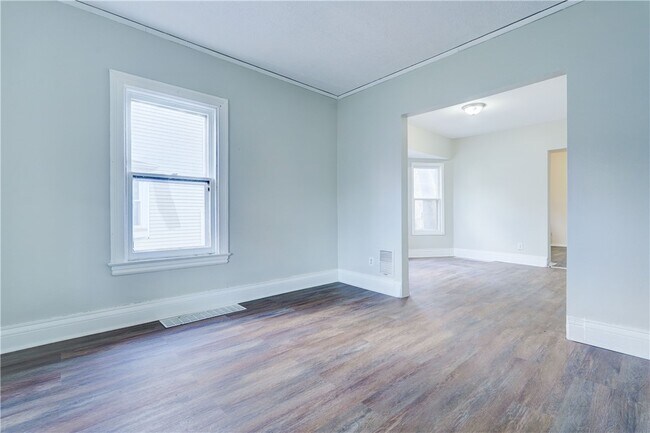 Building Photo - 461 Parsells Ave