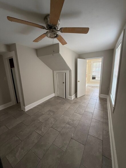 Building Photo - 717 E 6th Ave