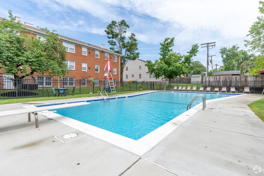 Primary Photo - Aquahart Manor