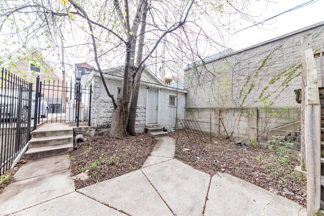 Building Photo - 1016 S Oakley Blvd