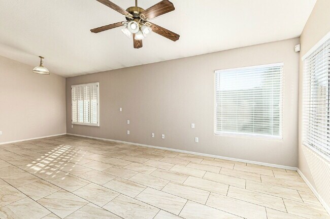 Building Photo - 9438 W Monroe St