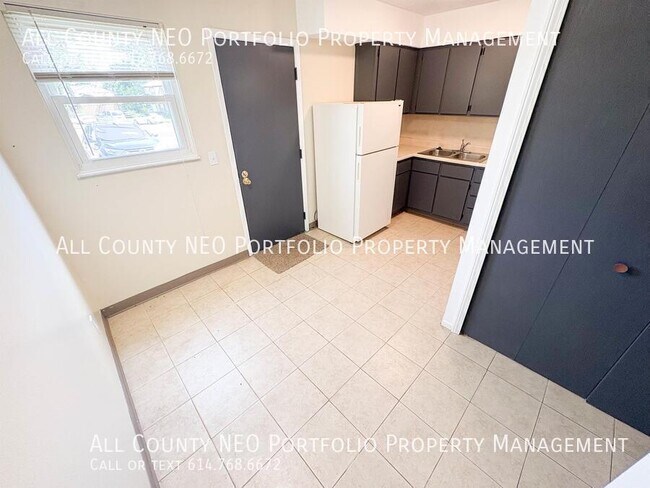 Building Photo - 2712 Brianlane Blvd