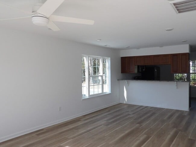 Building Photo - 4116 Horseshoe Rd N