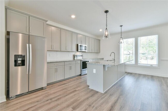 Building Photo - 5665 New Northside Dr