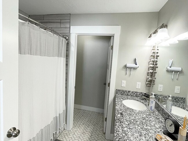 Building Photo - 1999 E Abbey Way