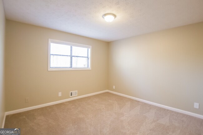 Building Photo - 302 W Paulding Blvd