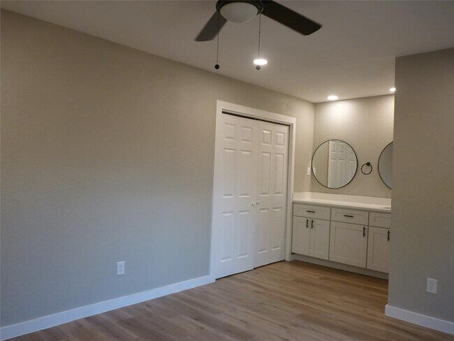 Building Photo - 3100 Barnsley Dr