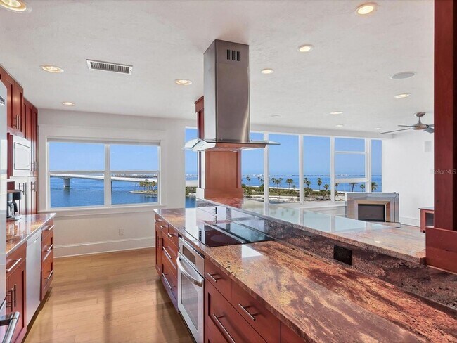 Building Photo - 226 Golden Gate Point