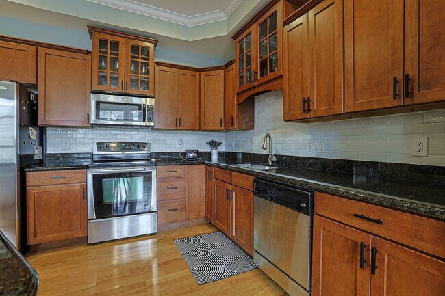 Building Photo - 215 Stetson St