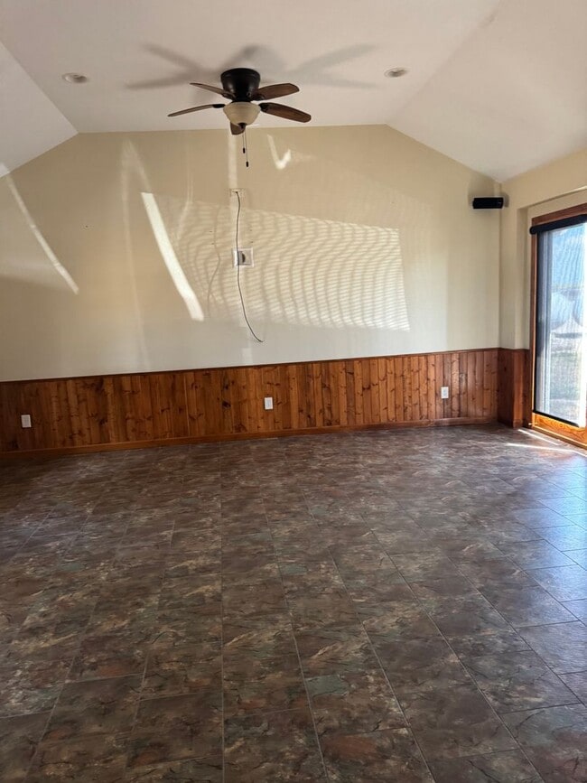 Building Photo - Beautiful, Meticulously Maintained Home in Perrysburg