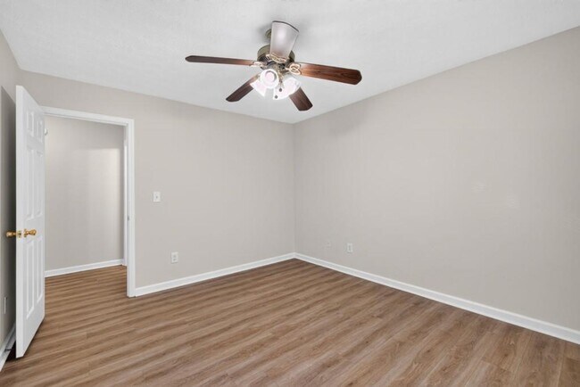 Building Photo - 4379 Annlette Dr NW