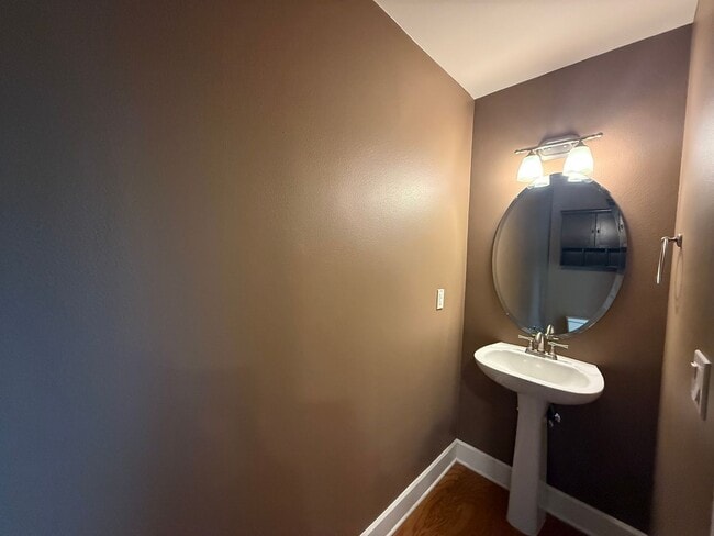 Building Photo - West Seattle Townhome