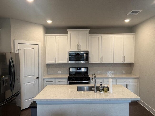 Building Photo - 8615 McKamy Dr