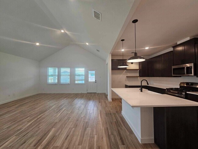 Building Photo - 8438 Tranquil Bay Ct