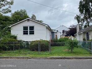 Building Photo - 276 Linden Ave