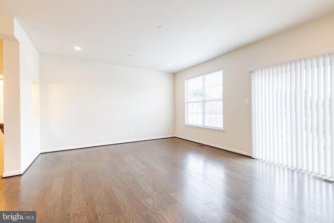 Building Photo - 1308 Ray Ln