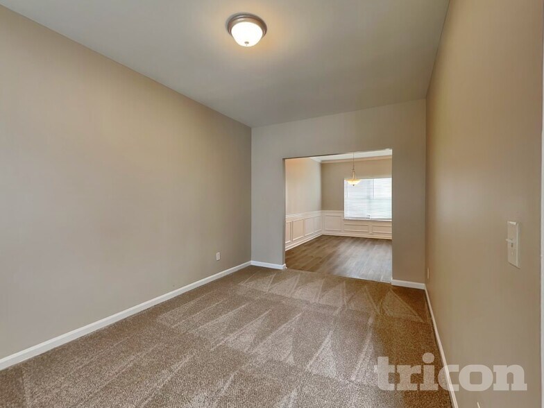 Building Photo - 7587 Poplar Falls St