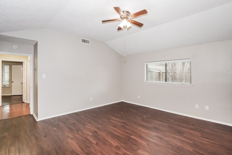 Building Photo - 2614 Berkshire Ln
