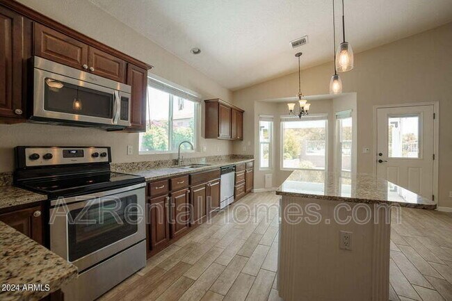 Building Photo - 16023 N 48th Pl