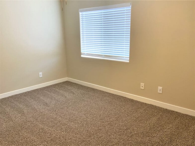 Building Photo - 864 Blue Rosalie Pl