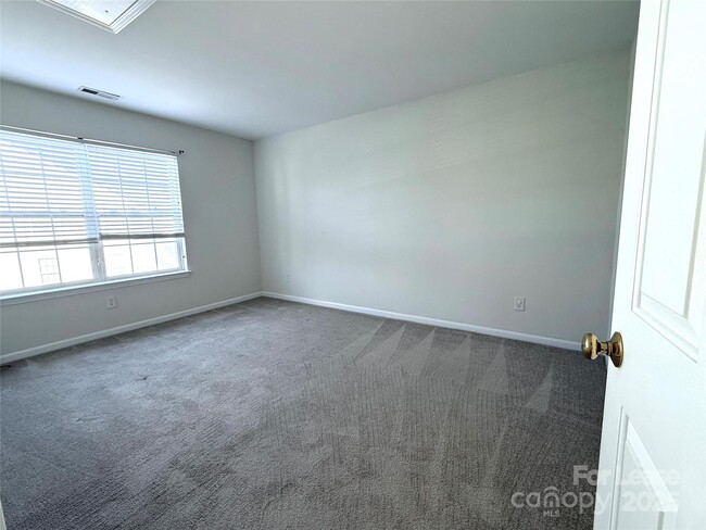 Building Photo - 7549 Bluff Point Ln