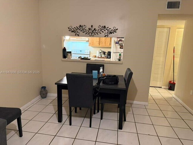 Building Photo - 6031 Shaker Wood Cir